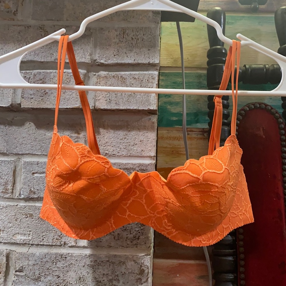 NWOT VS one size 34C balconet bra